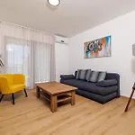 Viktorija Apartamento *
