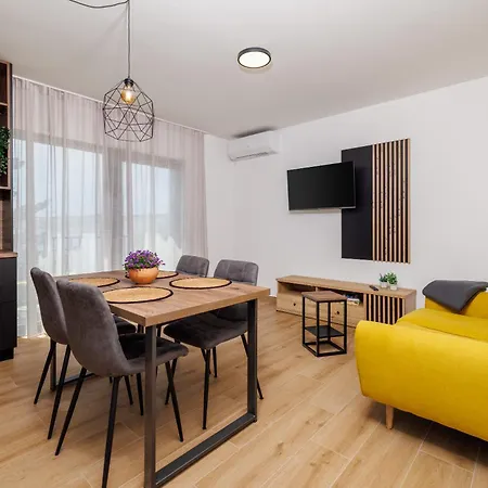 Viktorija Apartment *